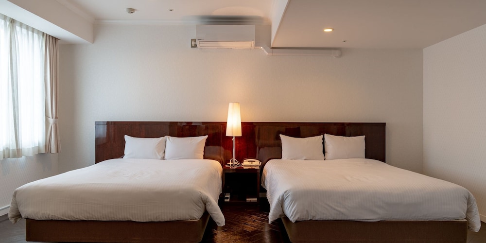 Shonan Kamakura Crystal Hotel 9/89