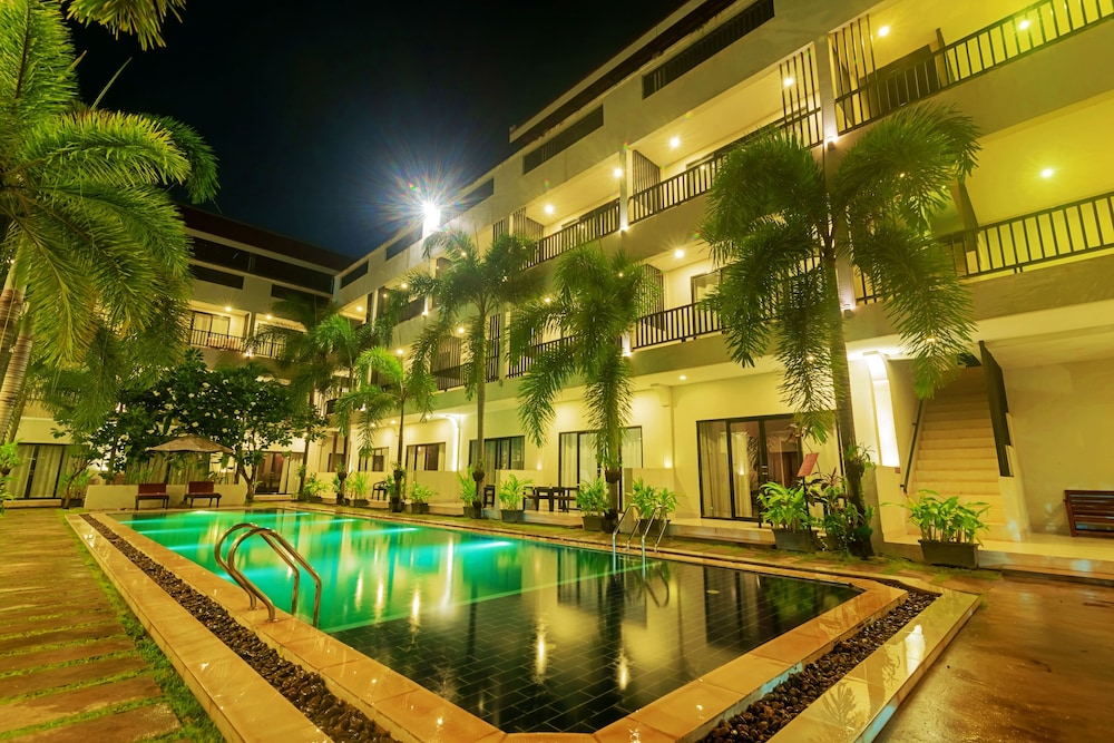 New Riverside Hotel 4/100