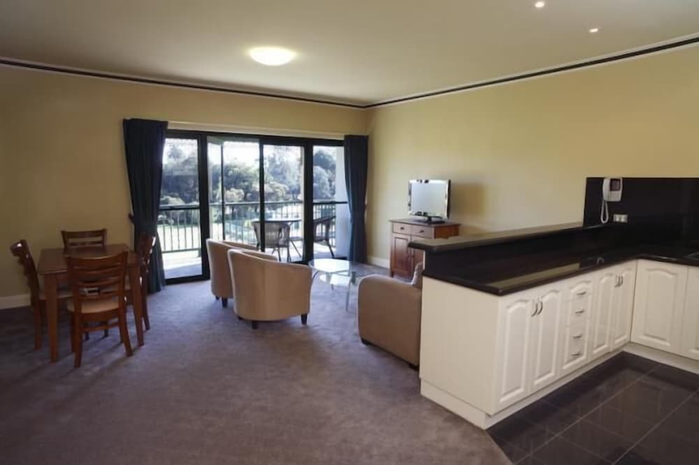 Yarrawonga Mulwala Golf Club Resort 12/86
