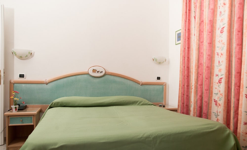 ECONOMY, DOUBLE OR TWIN BED, PRIVATE BATHROOM