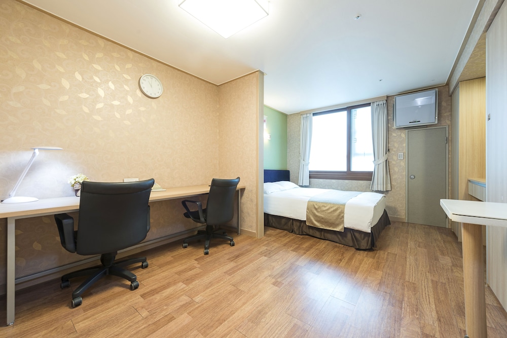 Western Co-op Hotel and Residence 24/62