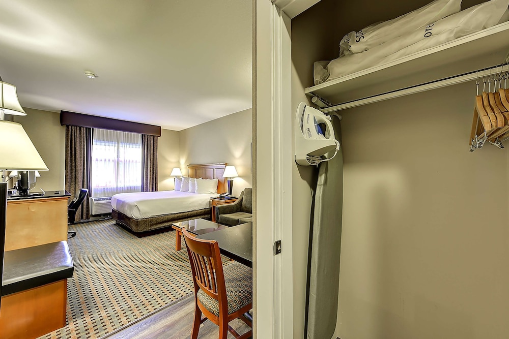 Best Western Plus Osoyoos Hotel And Suites 14/50