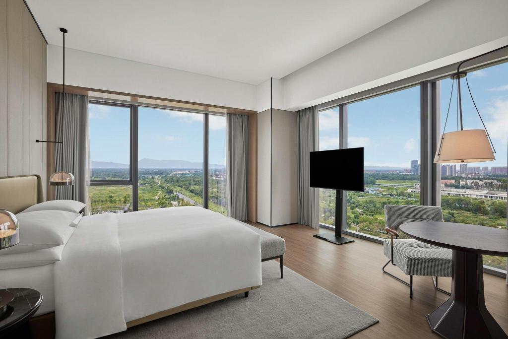 1 Bedroom, Executive, Suite, King Bed, Executive Lounge Access