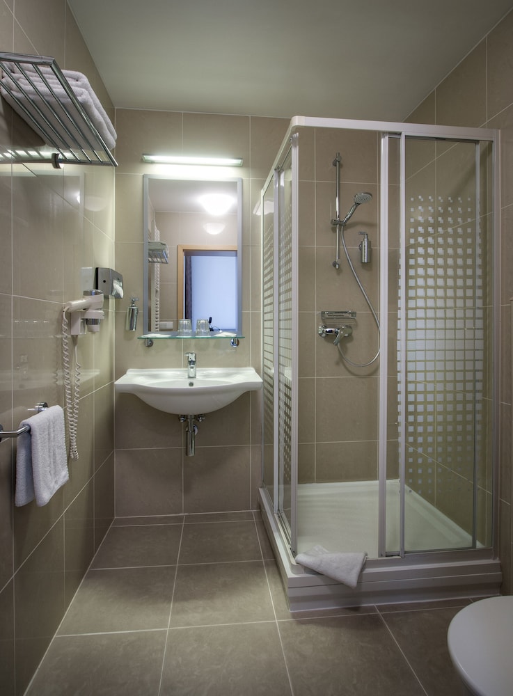 Hotel Pav 32/63
