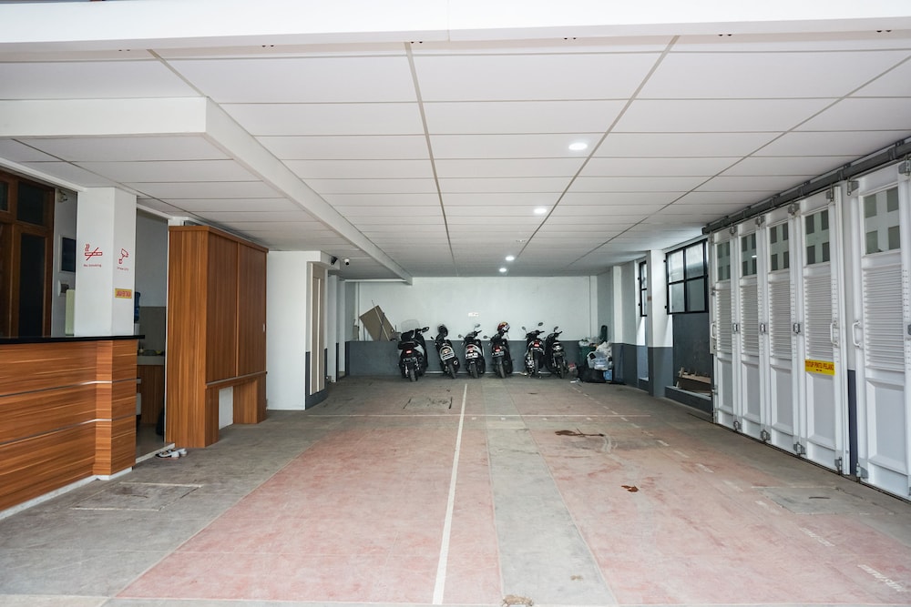 OYO 106 Sarkawi Residence 21/24