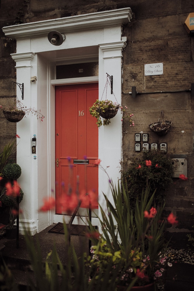 16 PILRIG GUEST HOUSE 4/60