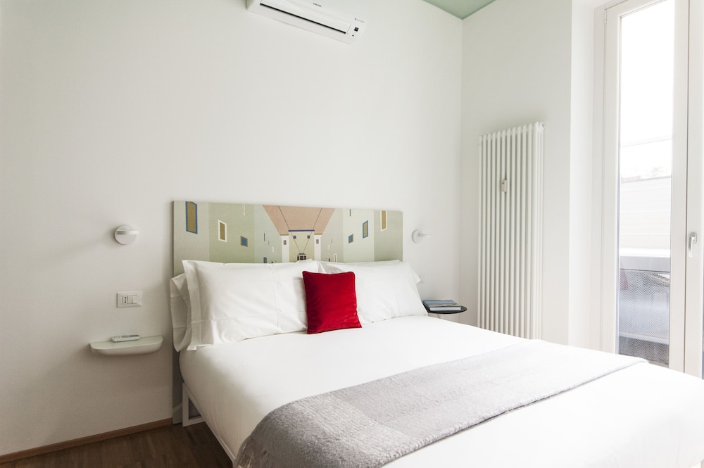2 BEDROOMS, APARTMENT, 2 QUEEN BEDS, SOFA, TERRACE