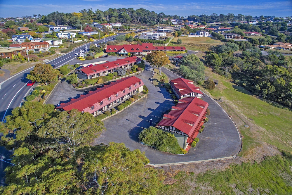 Village Family Motor Inn 39/47