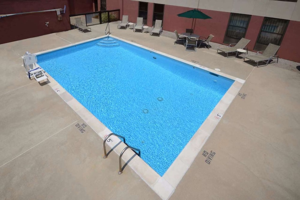 Hampton Inn Raleightown of Wake Forest 3/57