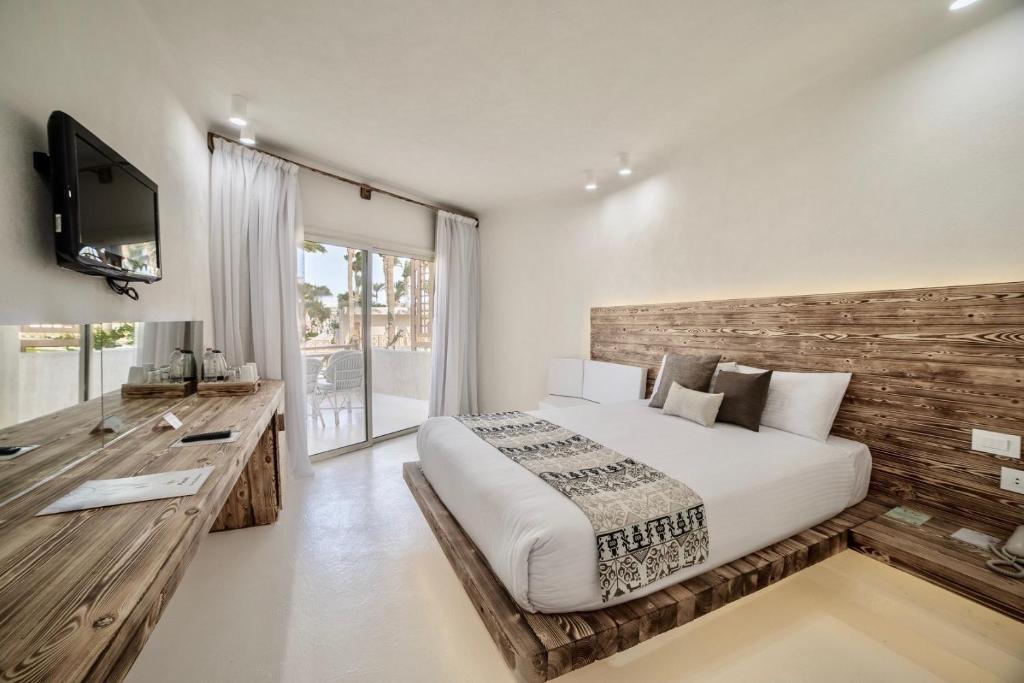 Gypster Room Partial Sea View