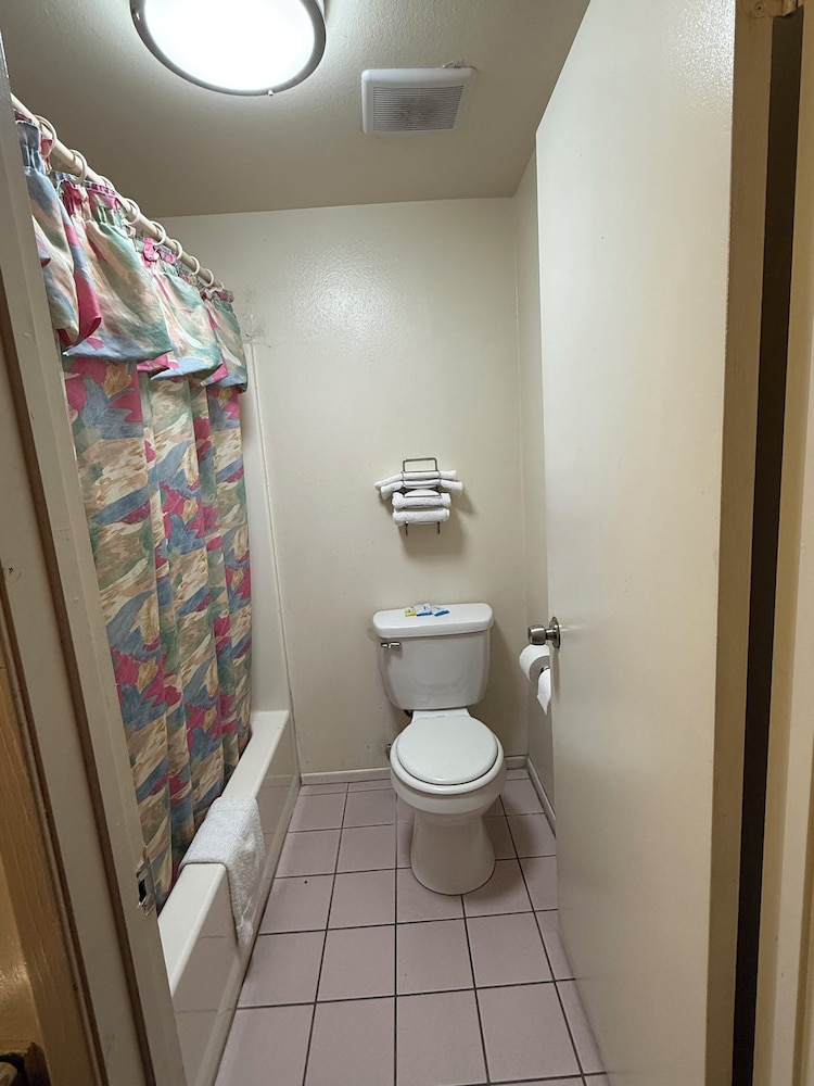 New Budget Inn 39/44