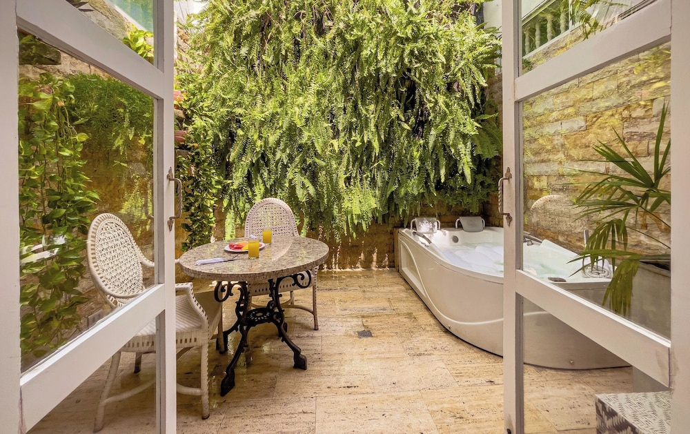HOTEL BOUTIQUE DON PEPE 67/72