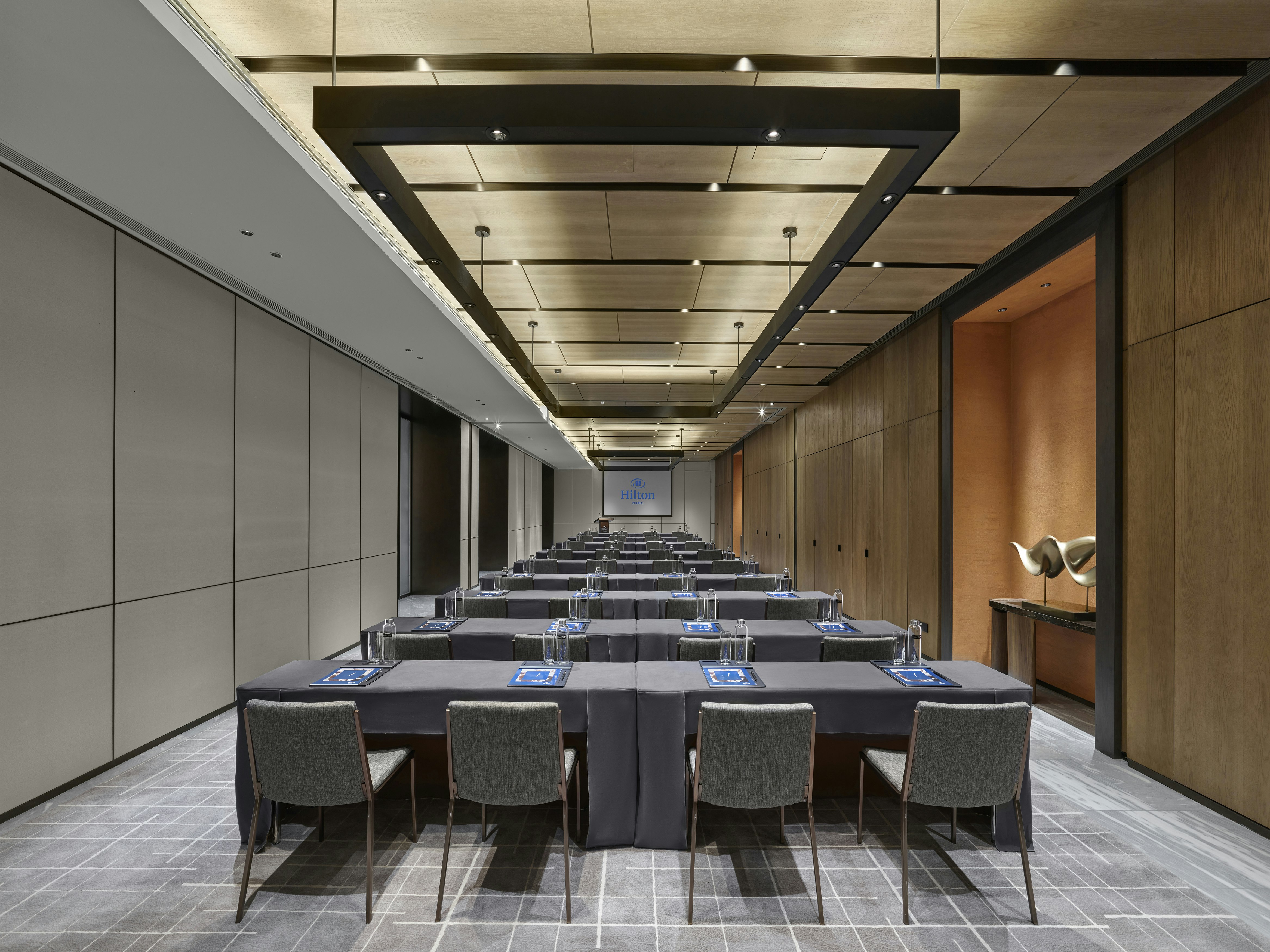 Hilton Zhuhai 33/49