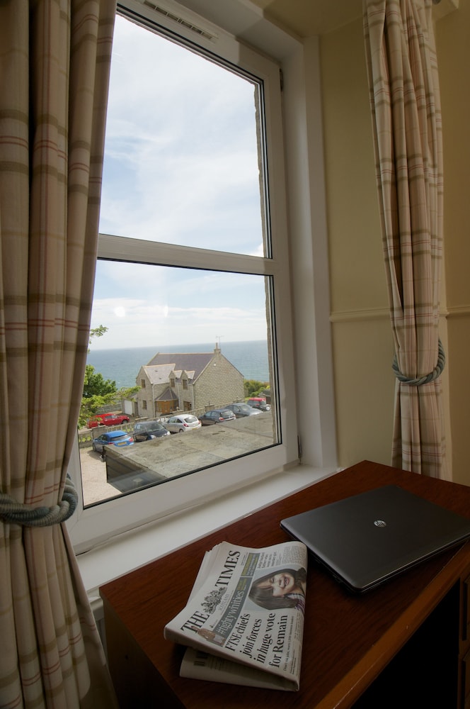 Cove Bay Hotel 32/60