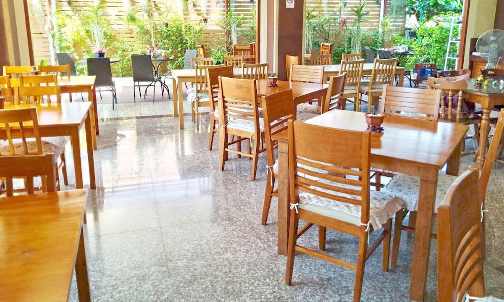 Mei Zhou Phuket Hotel 55/67