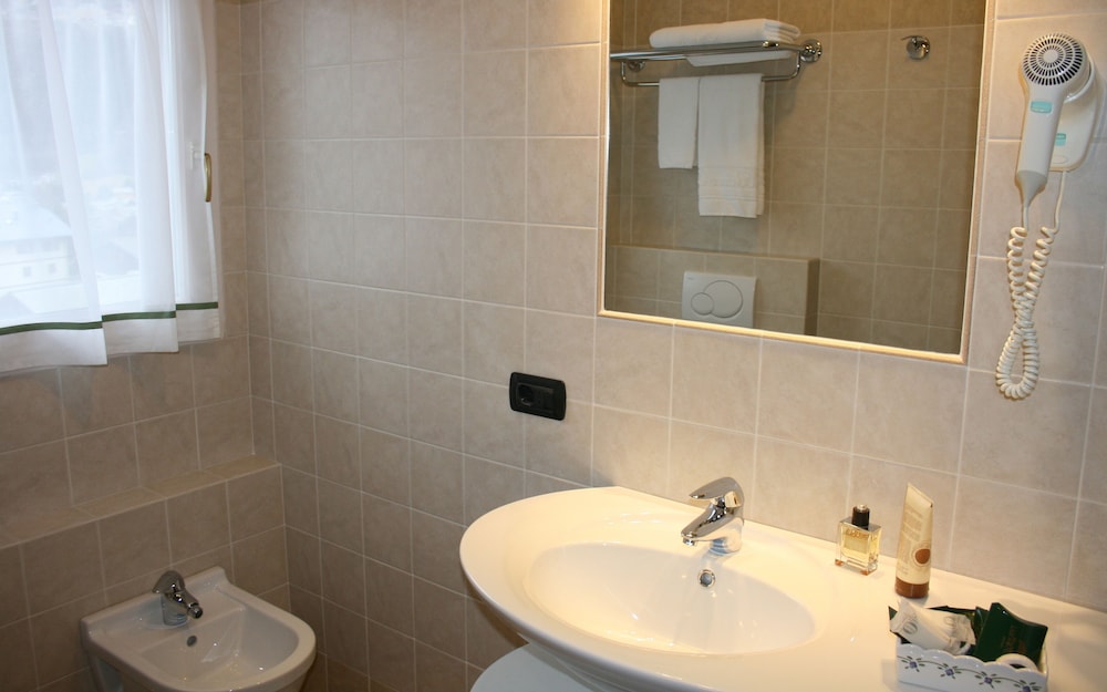 Hotel Larice Bianco 30/32