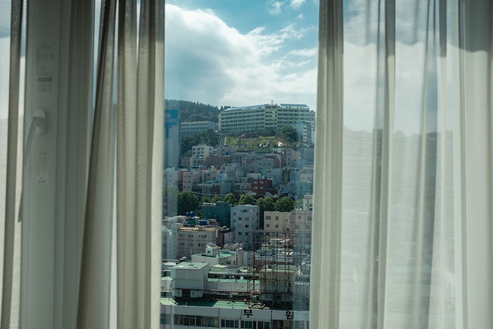 Crown Harbor Hotel Busan 70/72