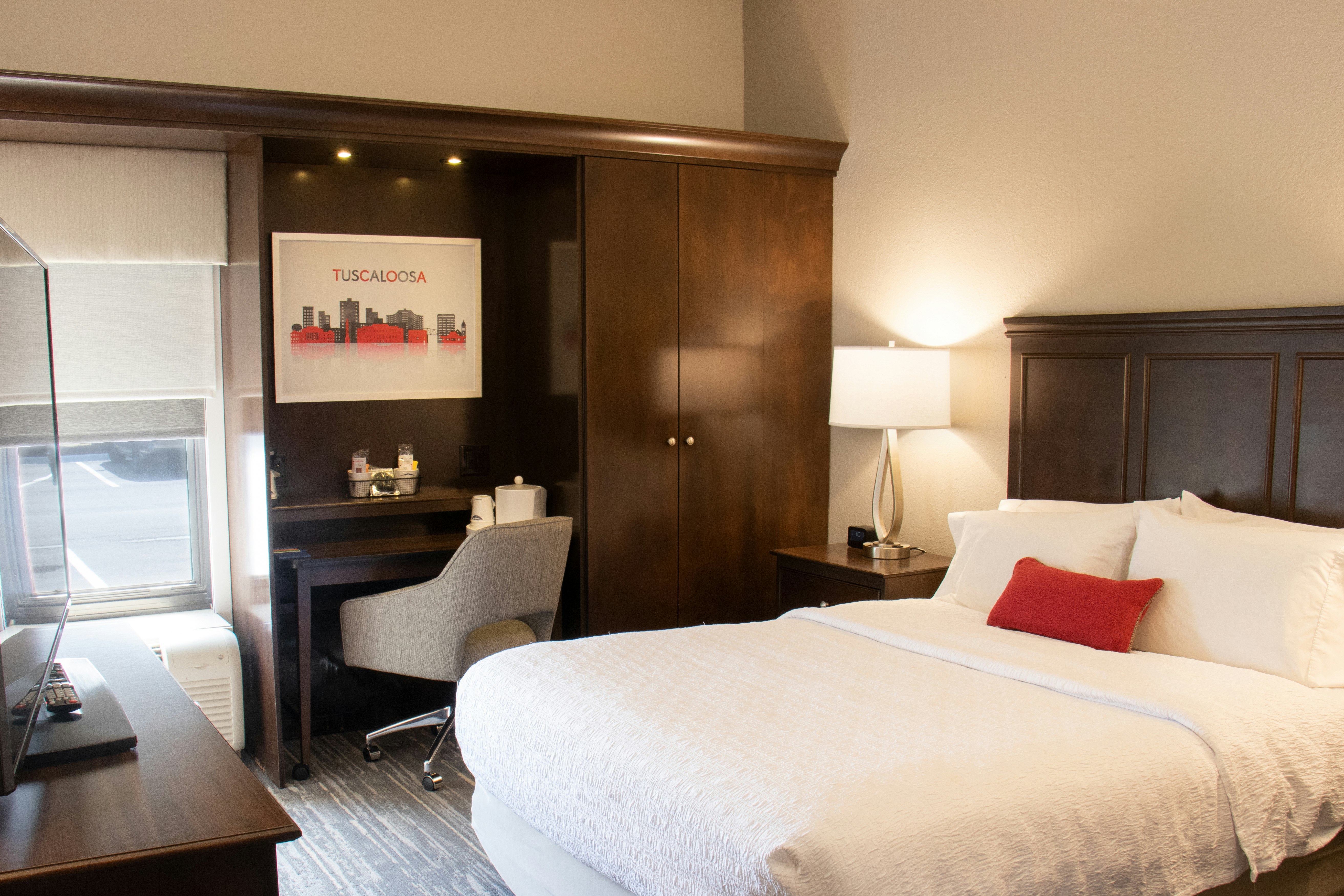 ROOM, QUEEN BED, ACCESSIBLE