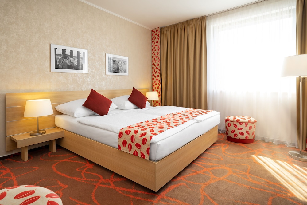 2 BEDROOMS, FAMILY SUITE