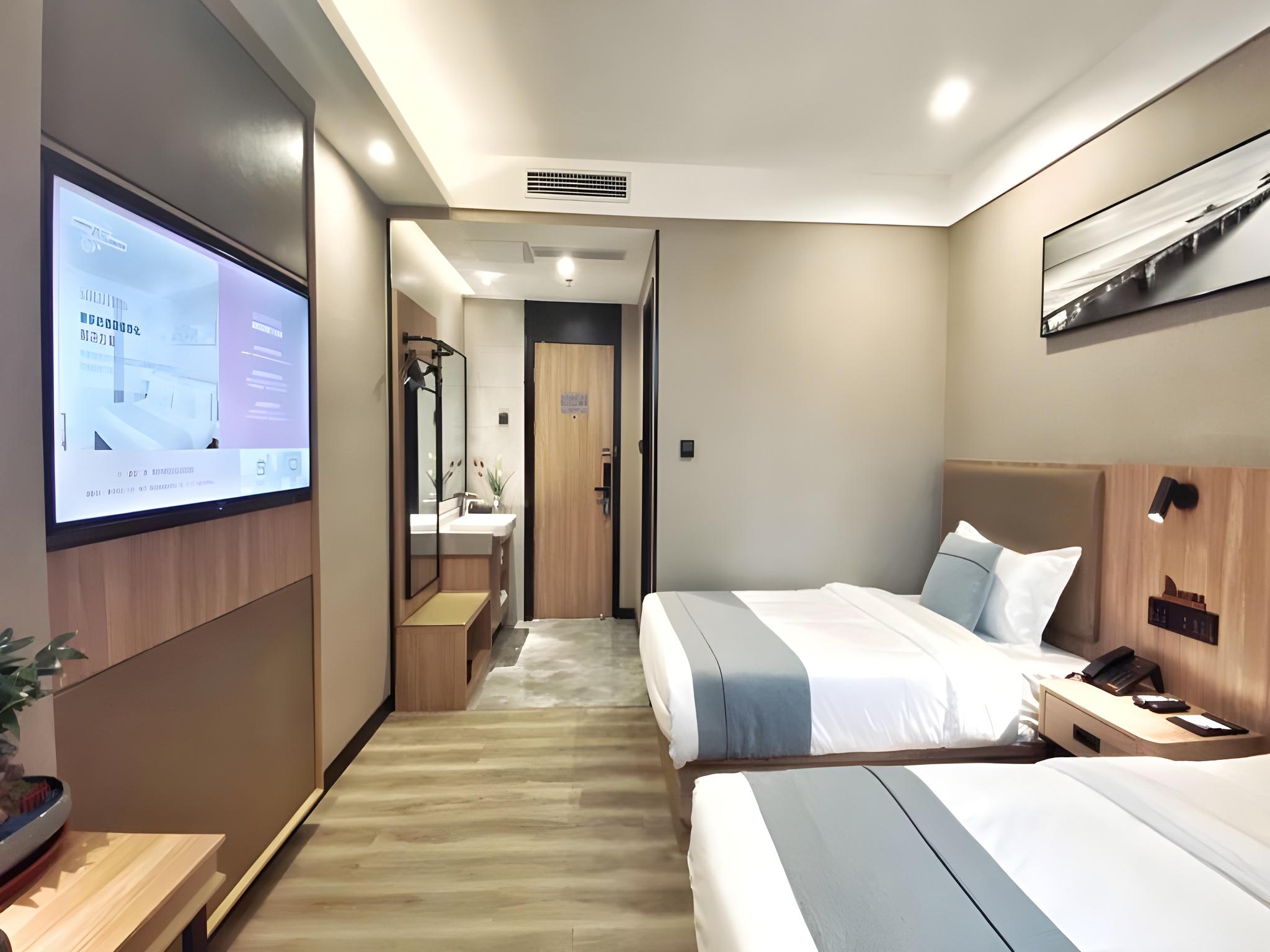 Room at Green Tree Inn Shandong Jinan City Shungeng Intl. Convention and Exhibition Center Express Hotel, JINAN