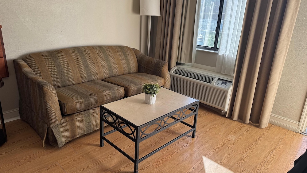 Monte Carlo Inn - Near Disney 47/50