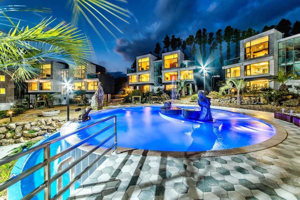 Donnaekohill Resort 38/50