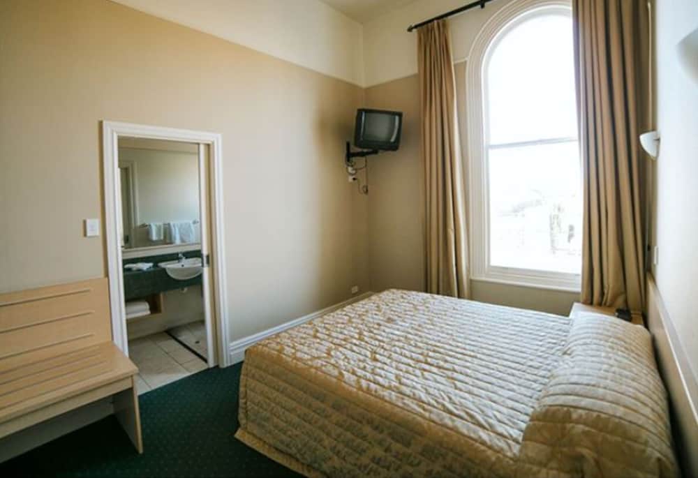 Brydone Hotel Oamaru 11/22