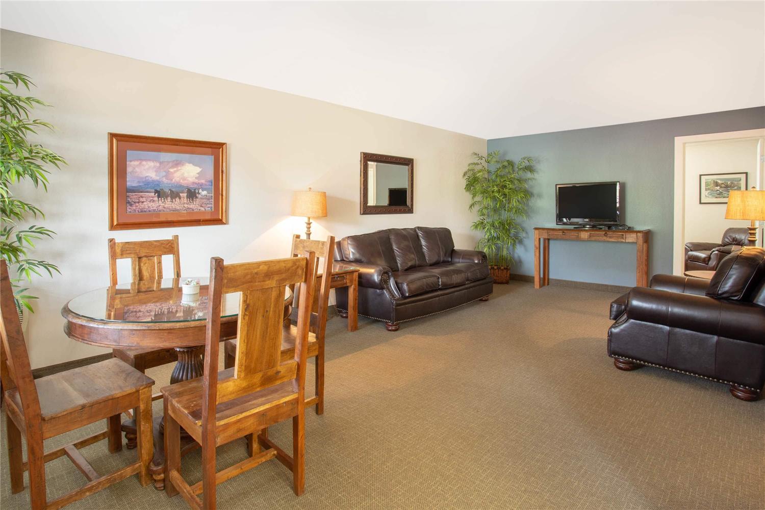 Travelodge By Wyndham Gardiner Yellowstone Park North 13/21
