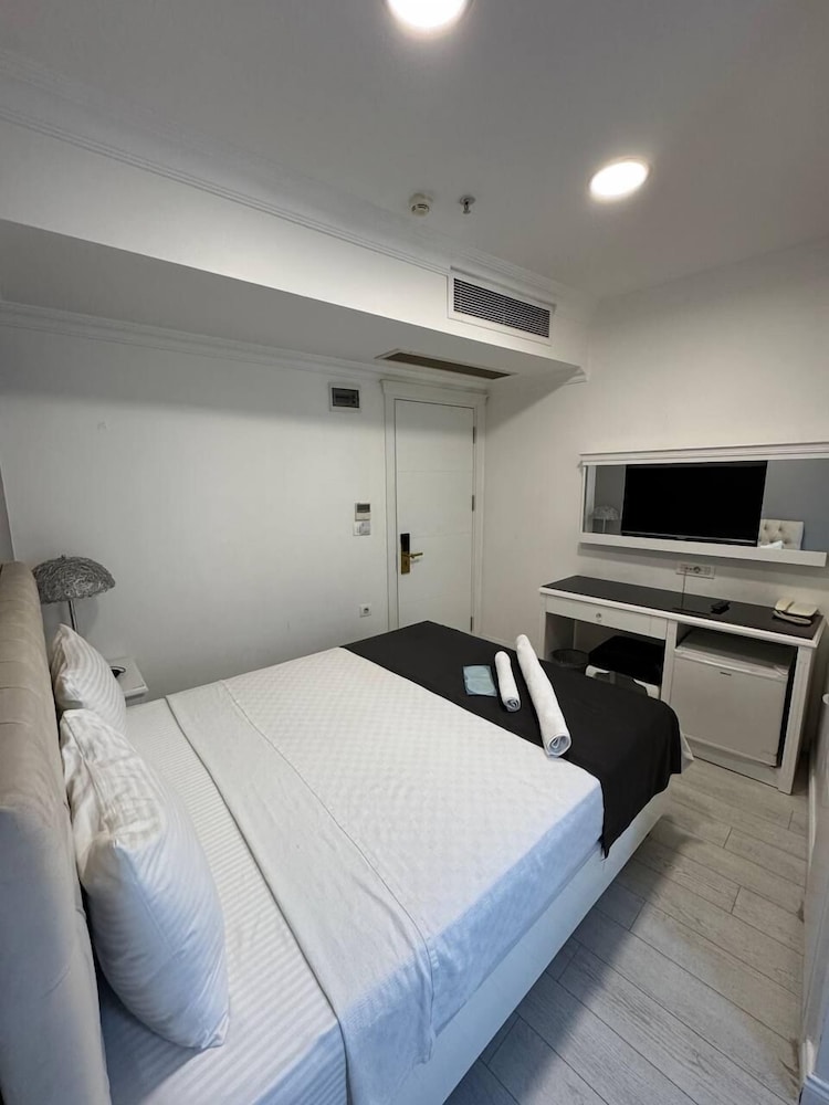 STANDARD, DOUBLE OR TWIN BED
