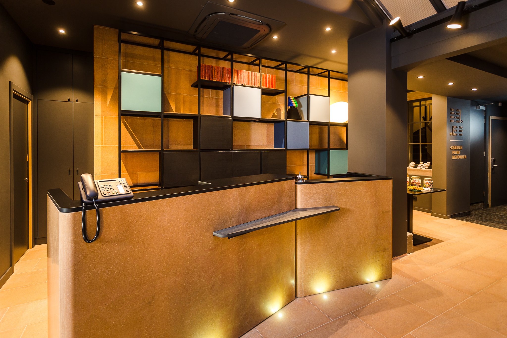 Hotel Du Dragon 6/36