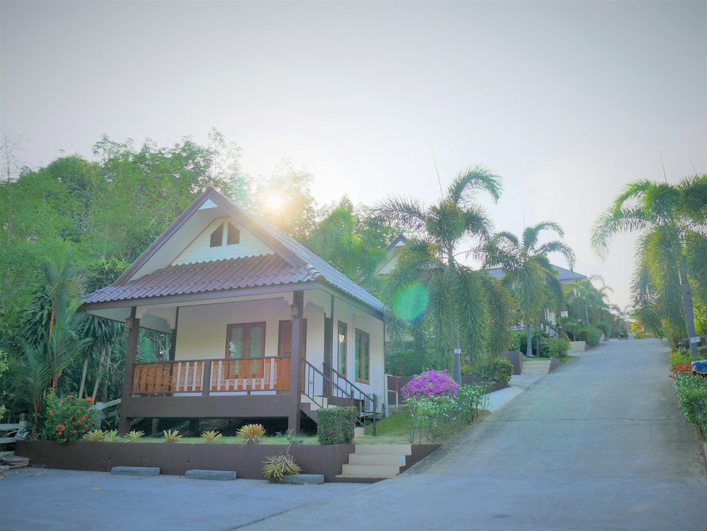 Pattana Resort 8/29