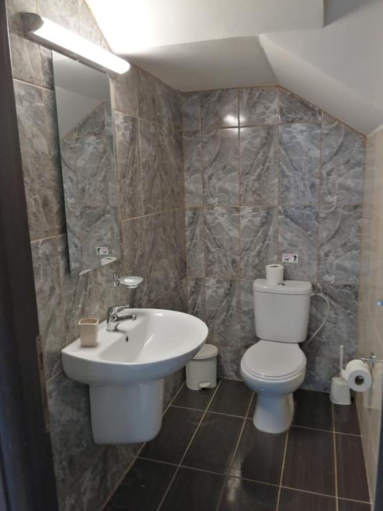 Carisa Suites and Apartments 49/50
