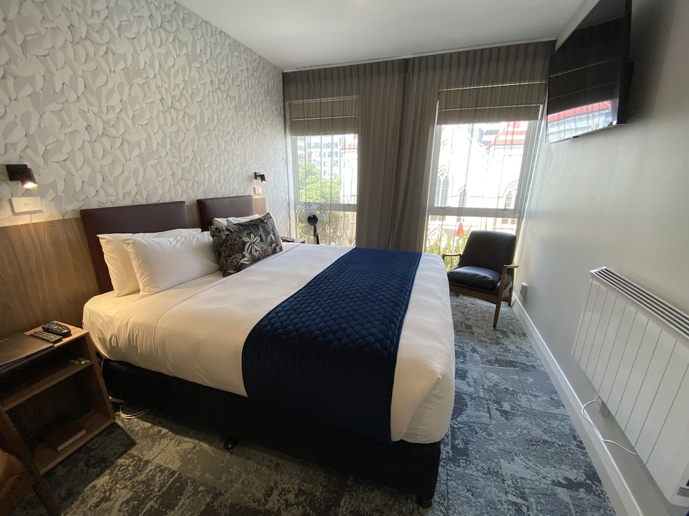 SPLIT, DELUXE, KING BED