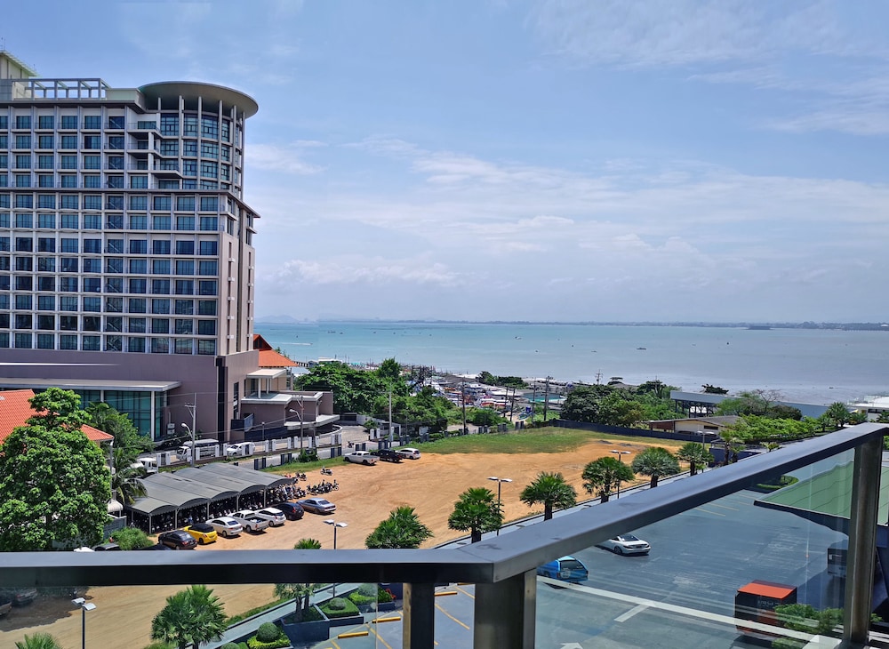 TSix5 Quarter in PATTAYA