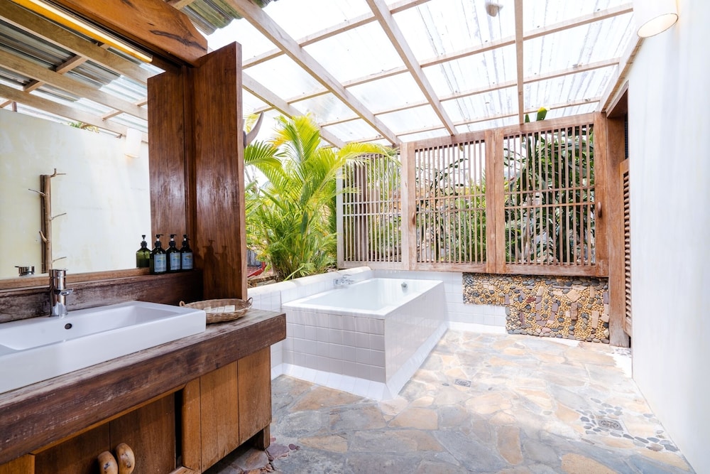 Deluxe, Suite, Bungalow, King Bed