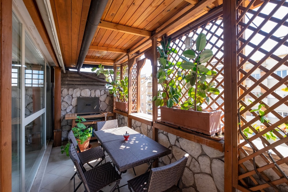 Amazing Penthouse by Caracalla 16/40