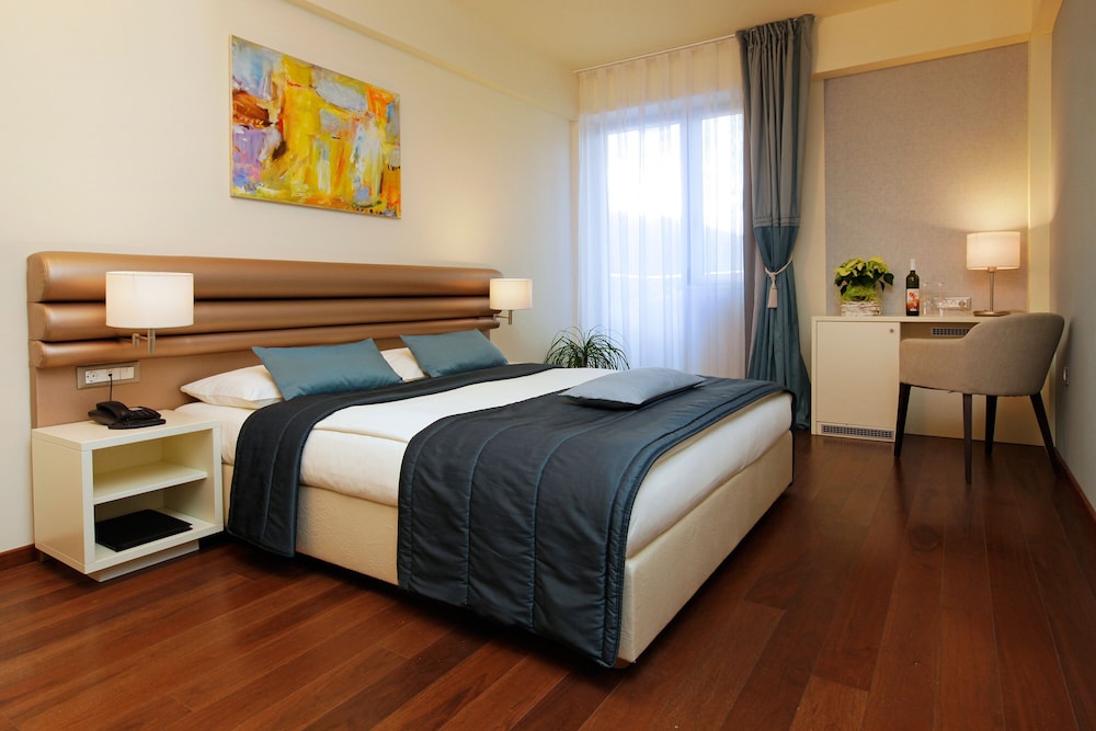 Room, Double Bed