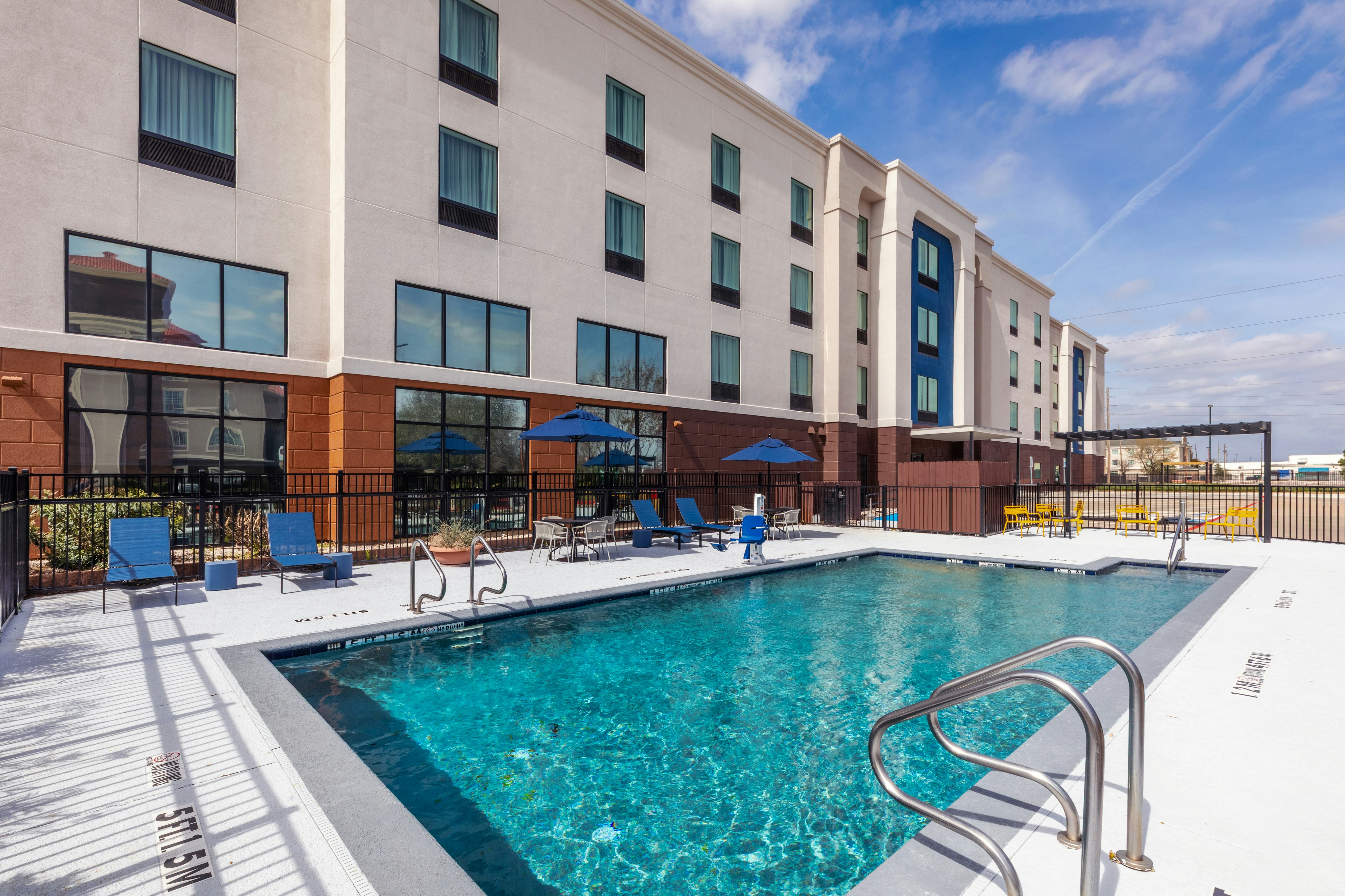 Hampton Inn & Suites Tomball Houston NW 8/86
