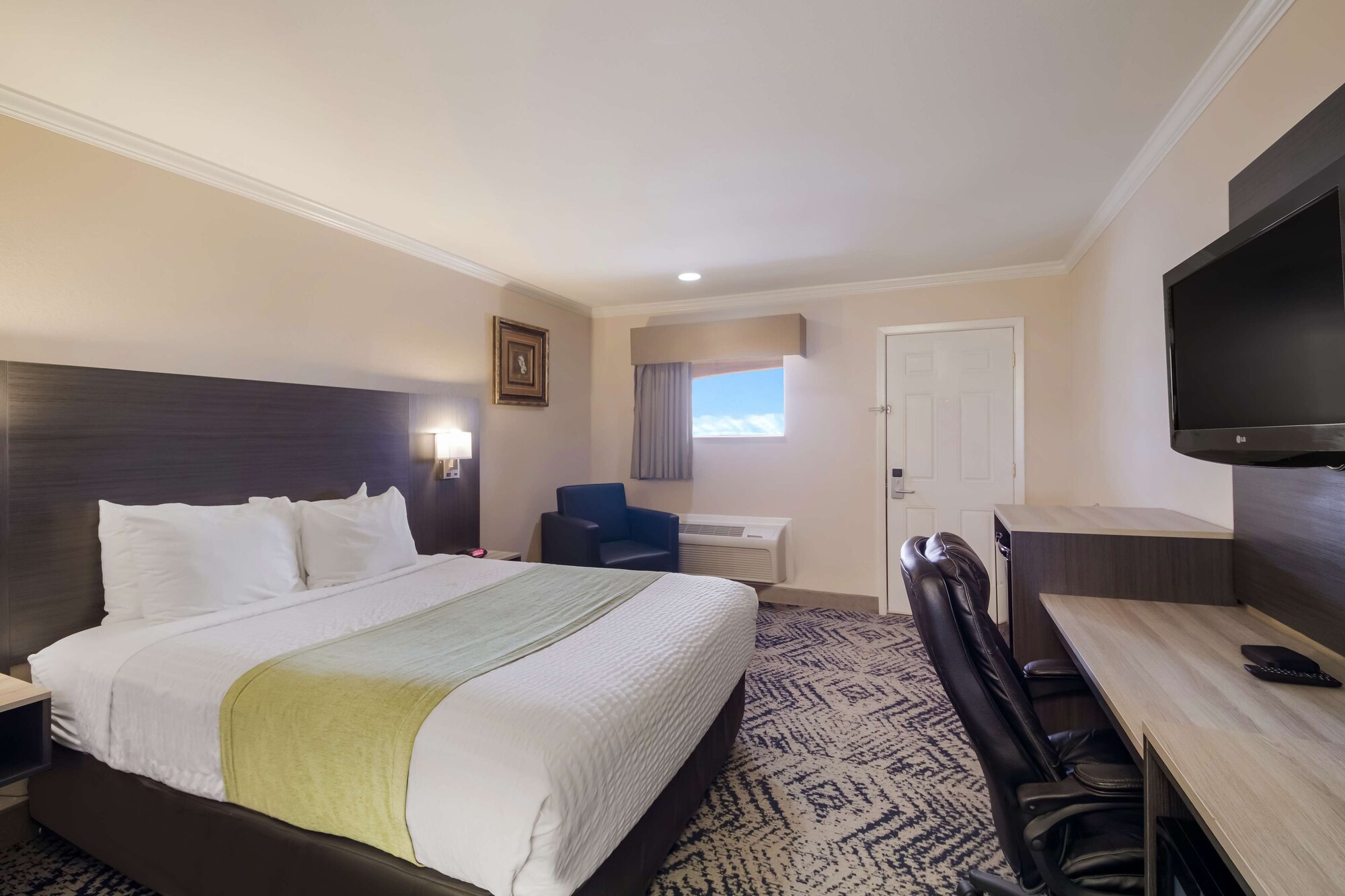 Standard, Queen Bed
