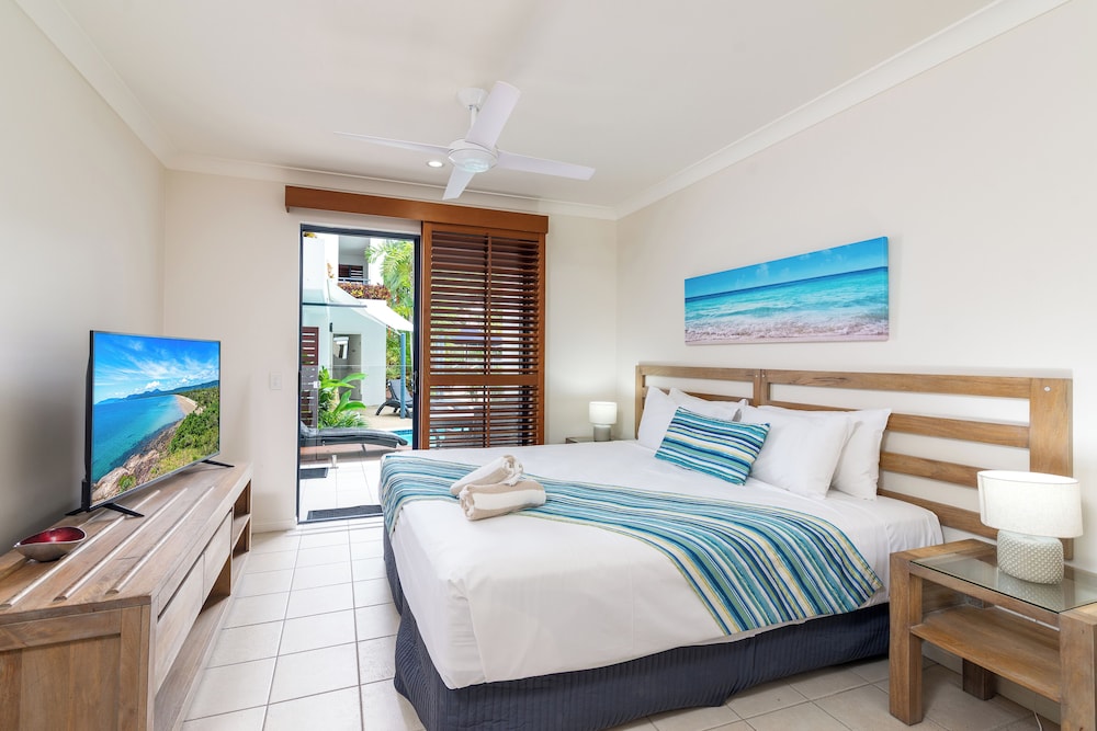 Meridian Port Douglas 13/70