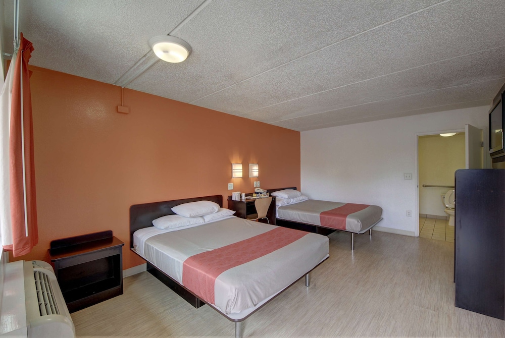 Motel6 San Antonio, TX - Downtown - Market Square 22/44