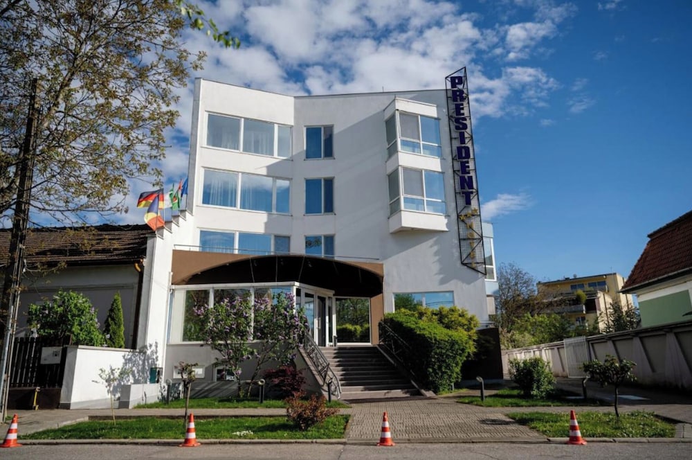 President Hotel 2/63