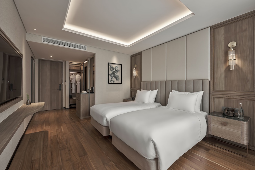 DELUXE, TWIN BEDS