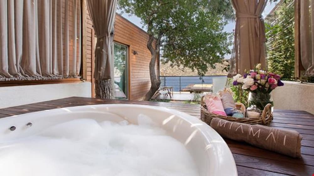 Miamai Hotel - Adults Only 20/50