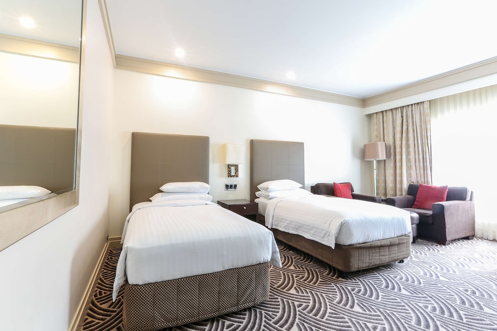 Hyatt Hotel Canberra 16/75