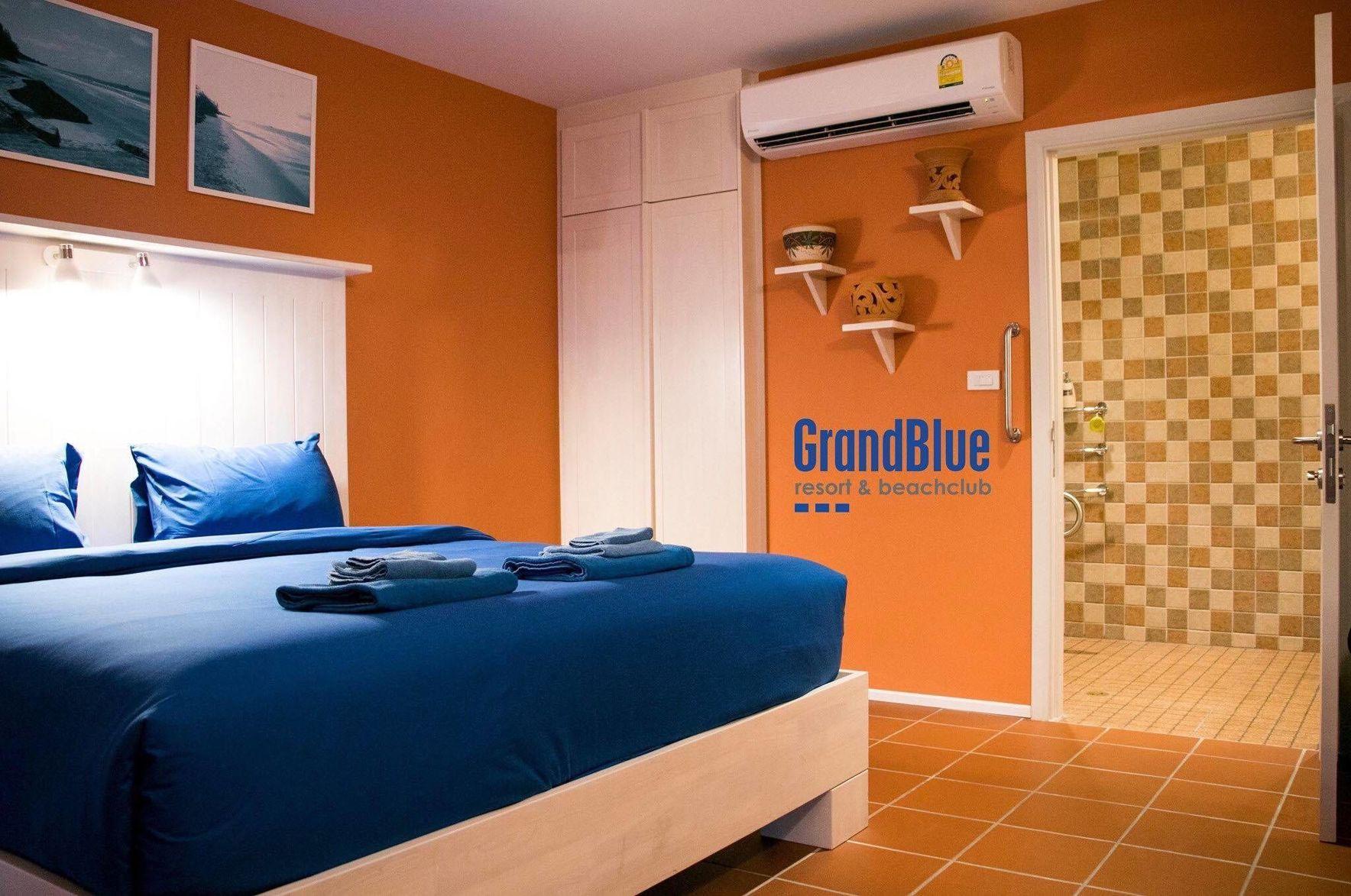 Room, Pool Access, Accessible