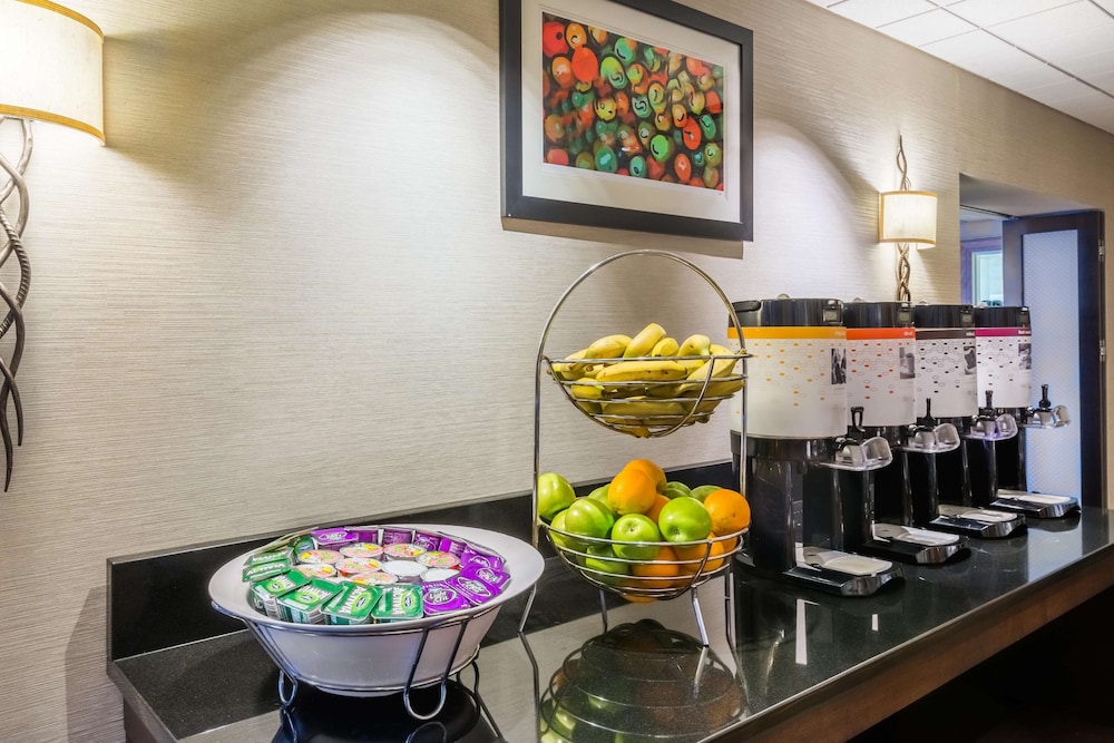 Hampton Inn Danbury Ct 37/51