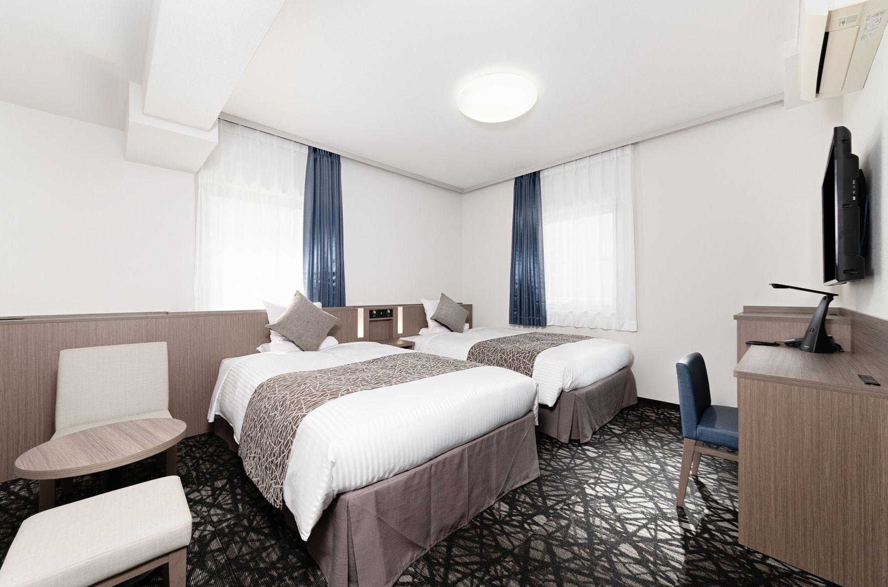 ROOM, TWIN BEDS