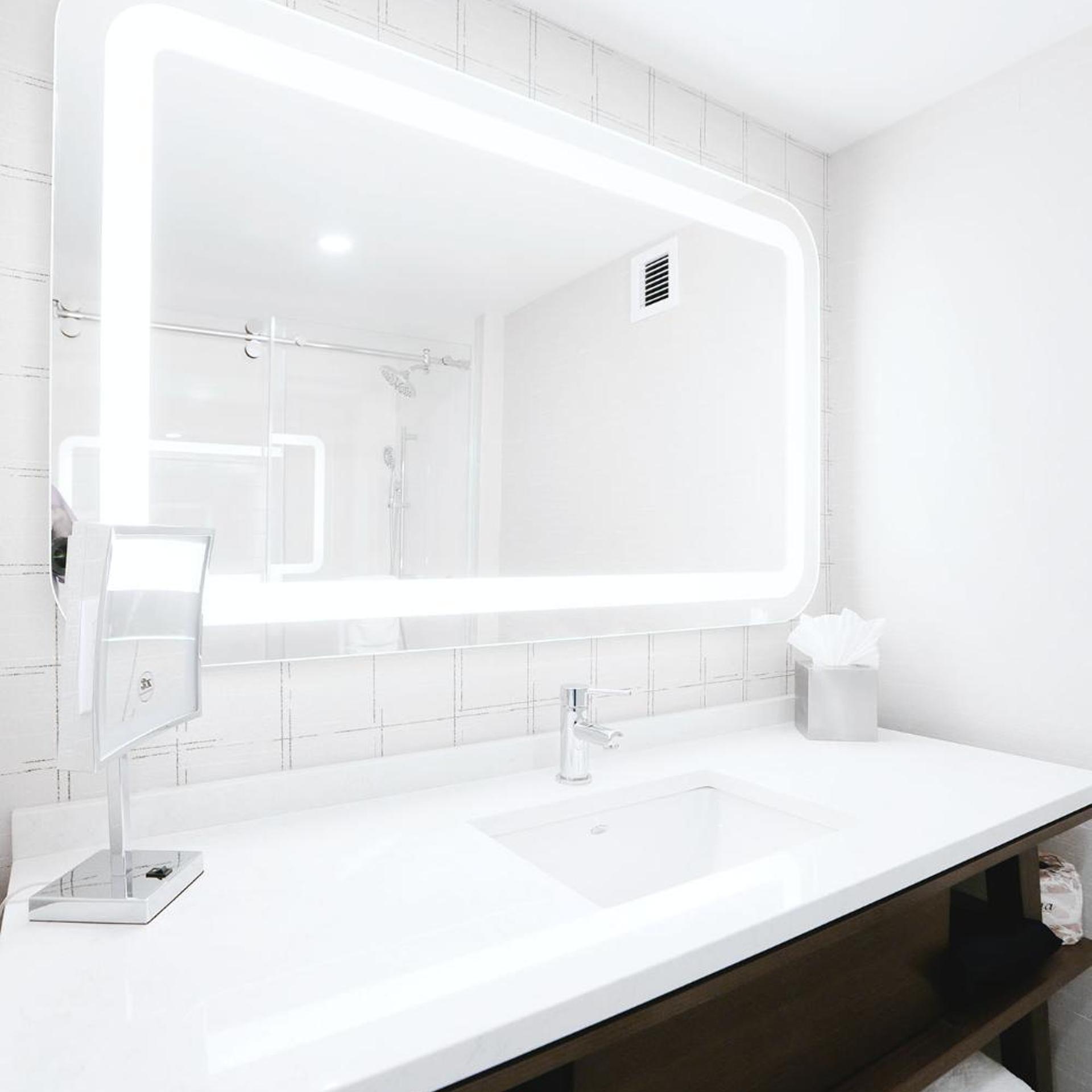 Suite, King Bed, Living Area, Pet Friendly, Radisson Hotel Santa Maria 4/5