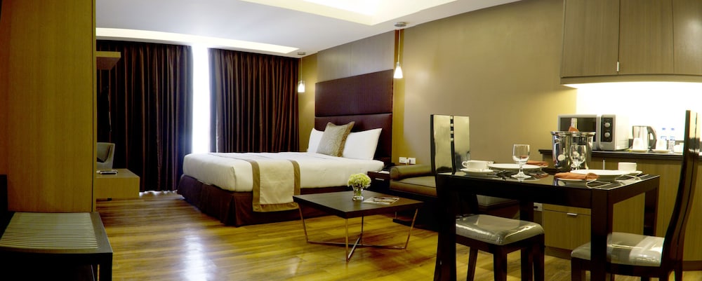 F1 Hotel Manila BGC 44/65